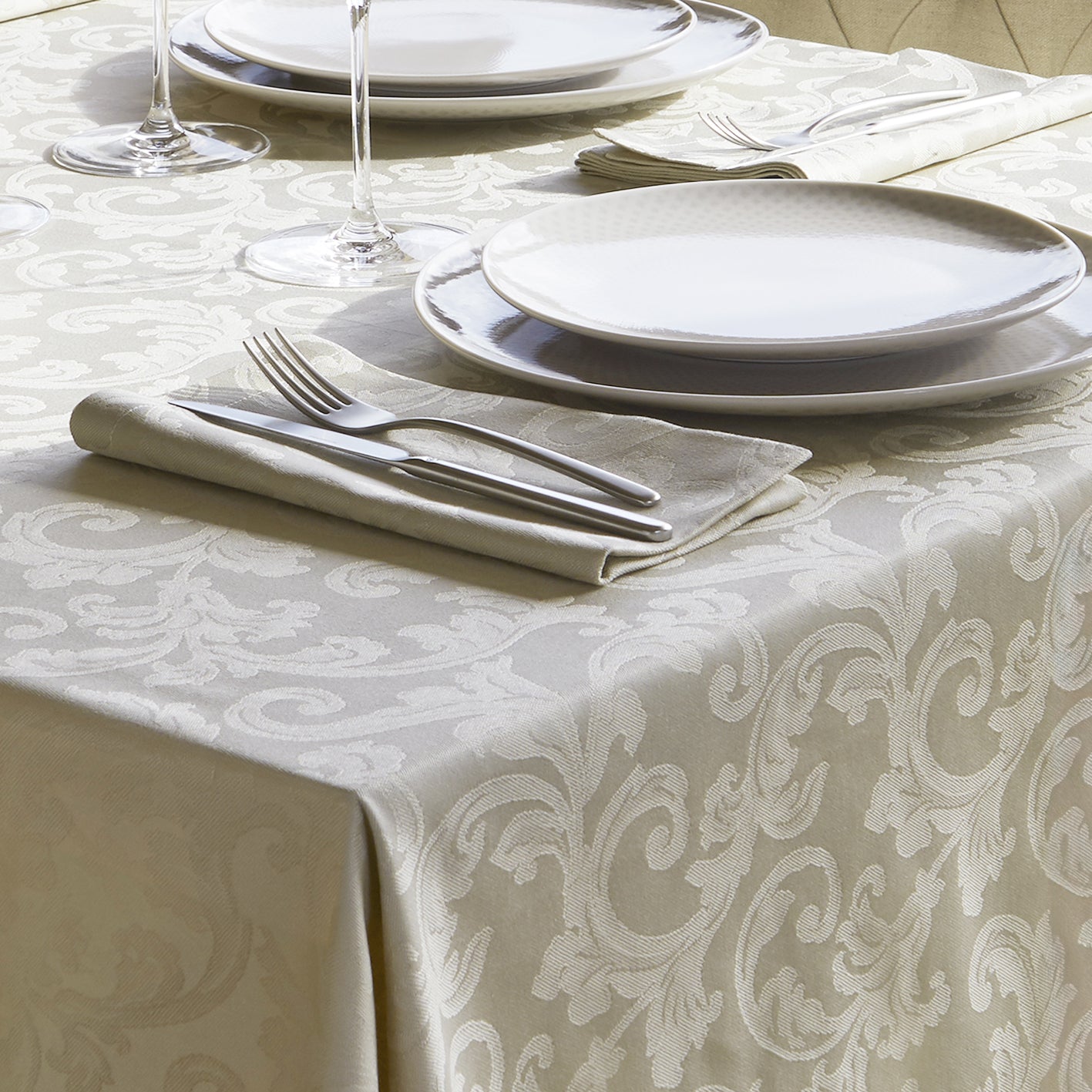 Eleganze Model Tablecloth and Napkins in Flanders Jacquard Cotton