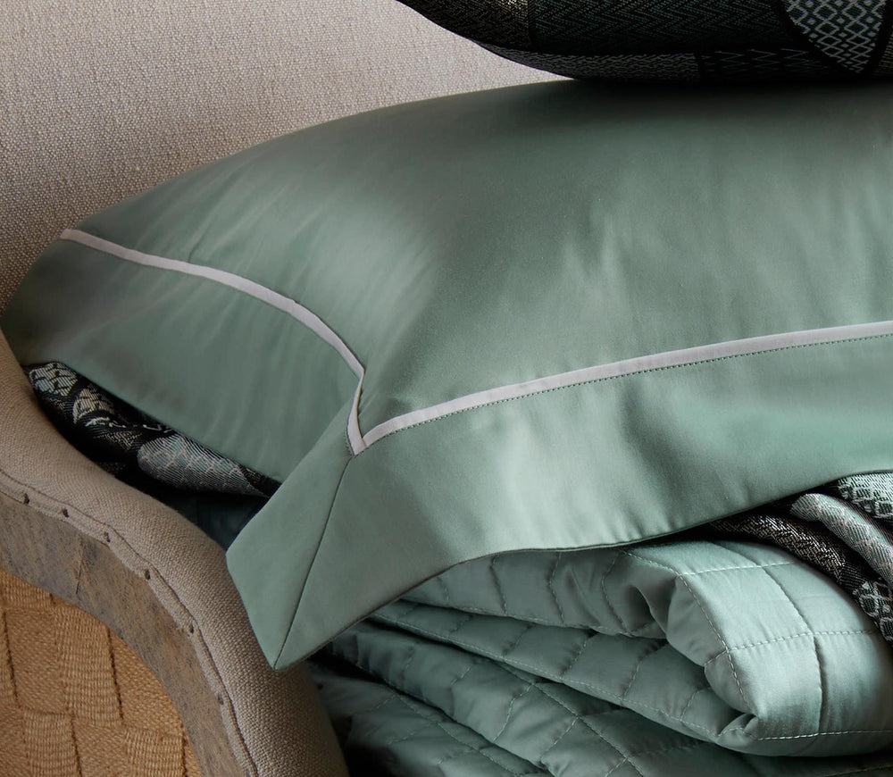 Kensington Model Bed Sheet Set in Cotton Satin Picasso