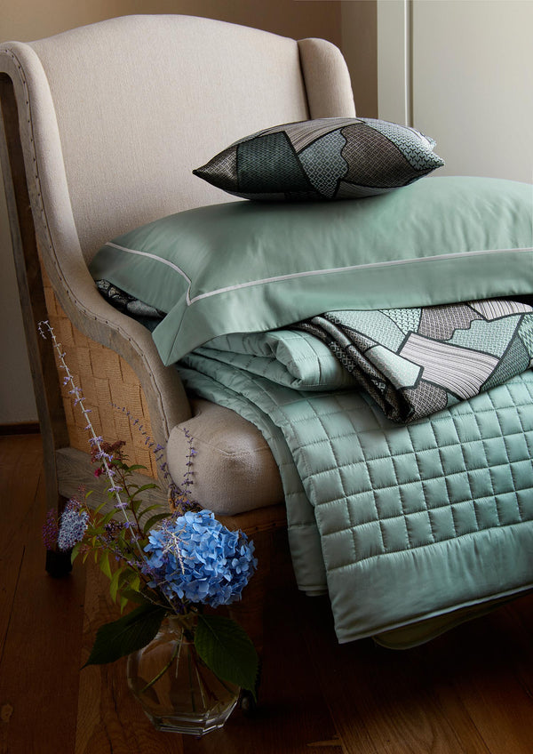 Kensington Model Bed Sheet Set in Cotton Satin Picasso