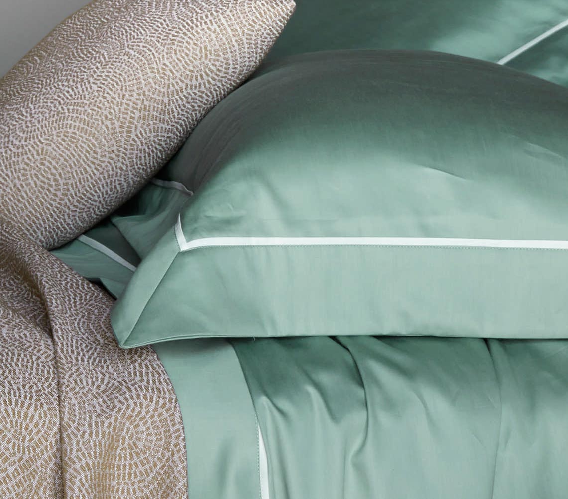 Kensington Model Cotton Satin Sheet Set Leonardo